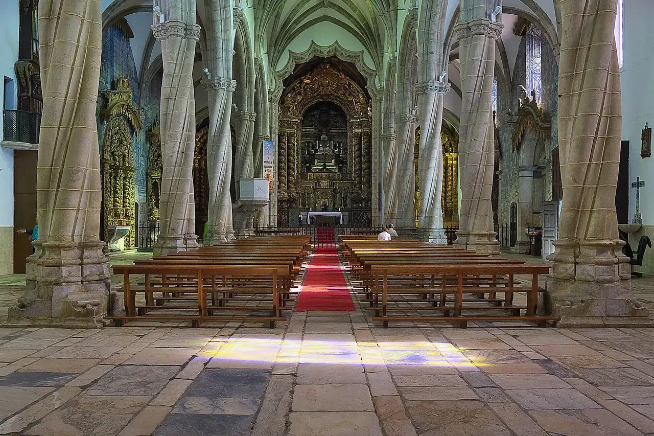 Exponente del arte y la arquitectura portuguesa del siglo XVI. Se acepta la fecha de 1560 como la de finalización del templo.