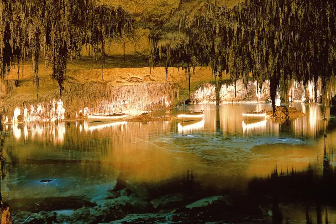 Cuevas del Drach