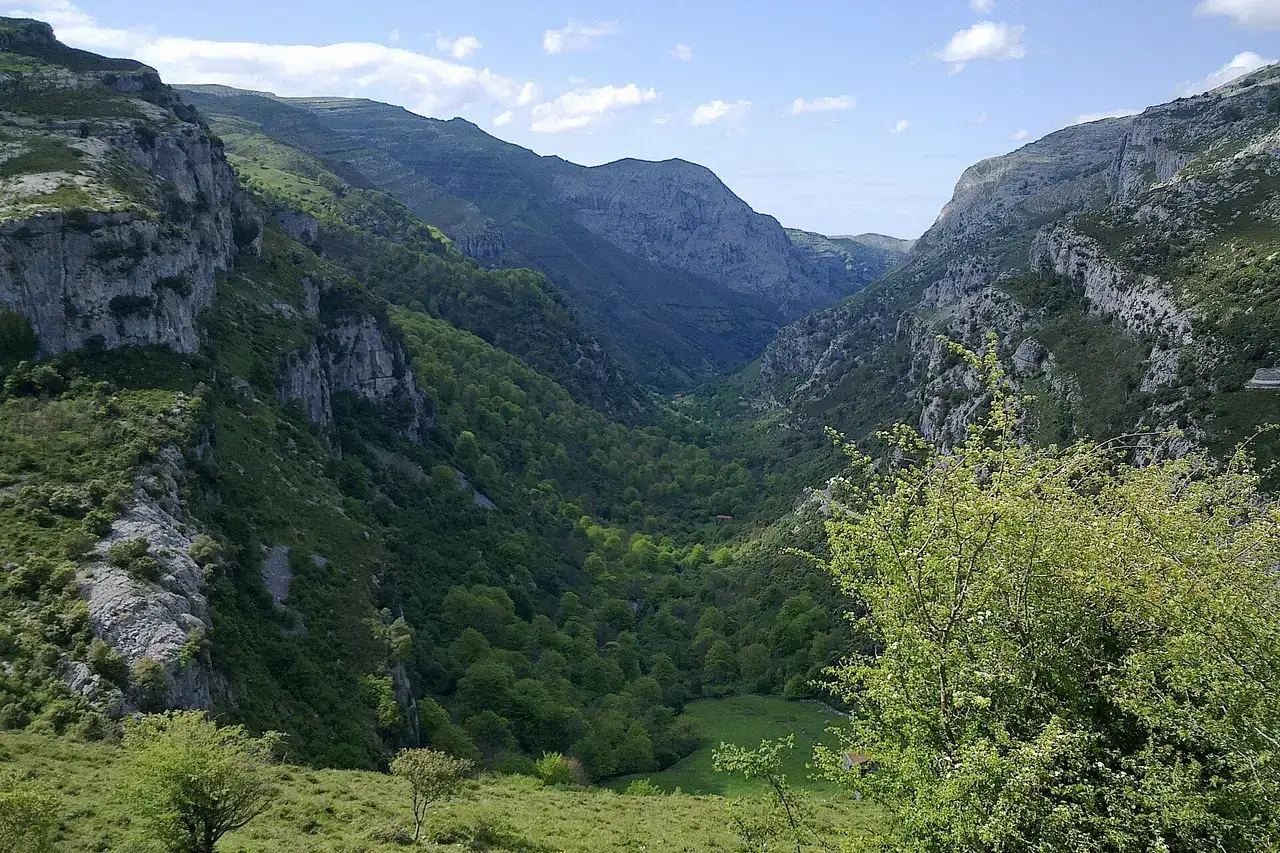 Valle alto del río Asón desde el mirador de Asón