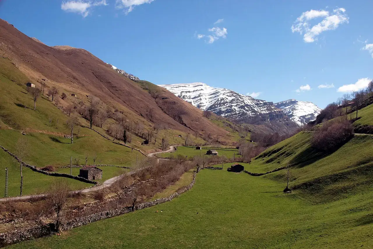 View Miera River in the hamlet of Secadía in the town of La Concha, municipality of San Roque de Rio Miera. Cantabria, Spain