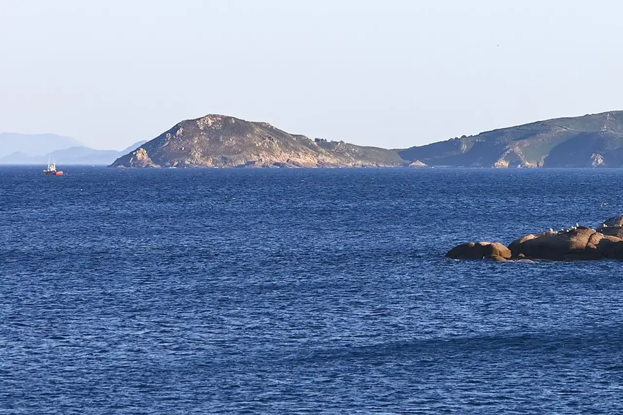 Sea and rocks in the ria of Pontevedra. At background, Ons islands. San Vicente do Mar, O Grove, Galicia, Spain.