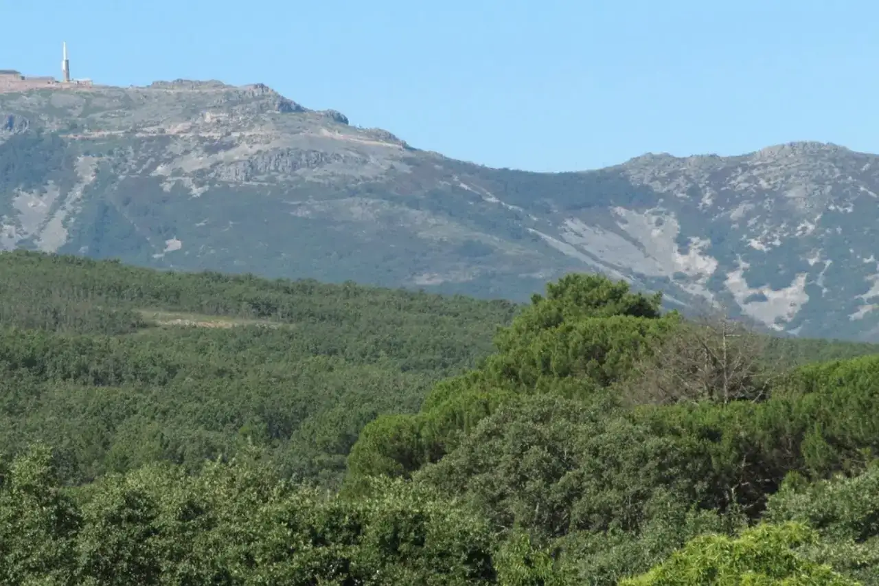 Vista de la Peña de Francia desde Cereceda de la Sierra